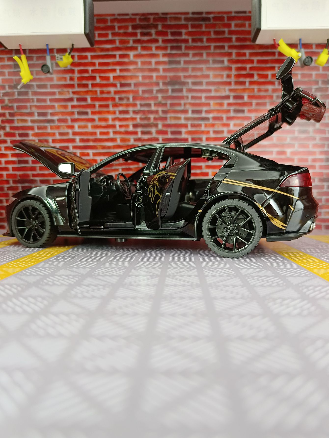 1:24 simulation Jaguar XE SV P - مراجعة Decor Lighting & Decor Fires Photos وسعره