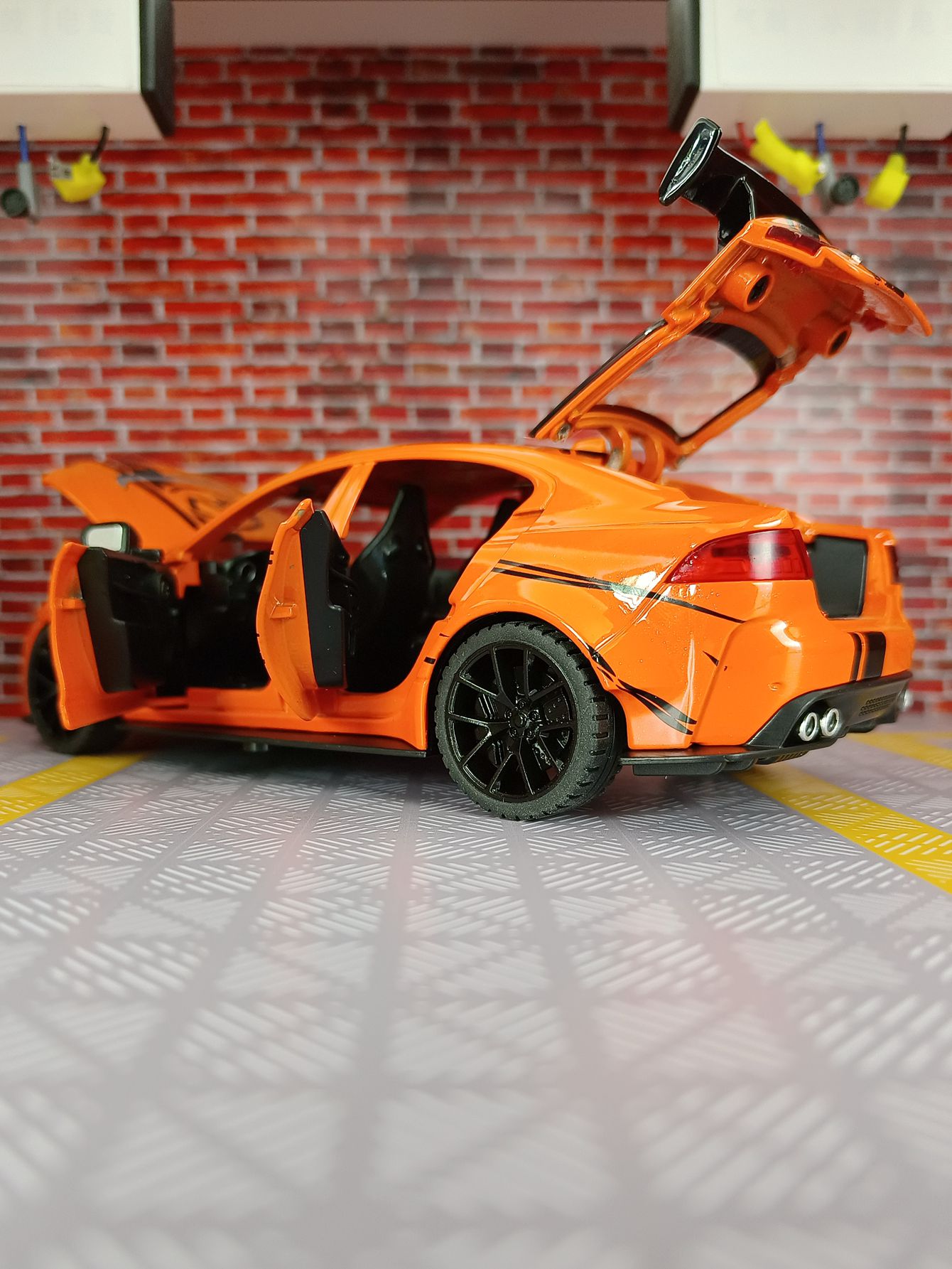1:24 simulation Jaguar XE SV P - مراجعة Decor Lighting & Decor Fires Photos وسعره