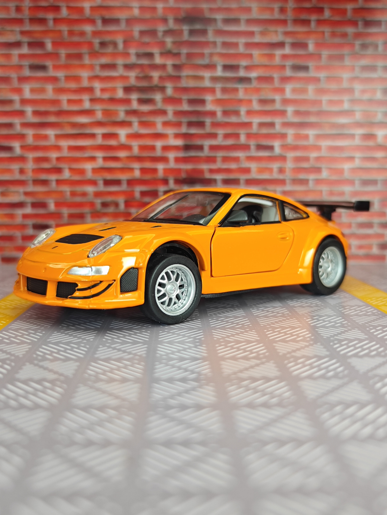 1:32 Porsche 911 GT3 alloy sup - مراجعة Decor Lighting Returns وسعره