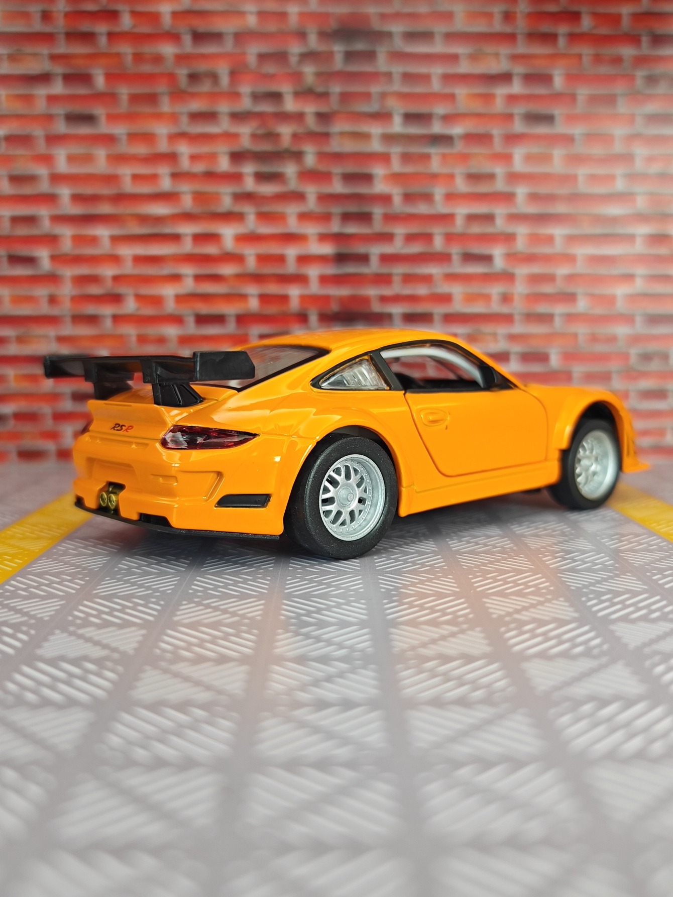 1:32 Porsche 911 GT3 alloy sup - مراجعة Decor Lighting Returns وسعره