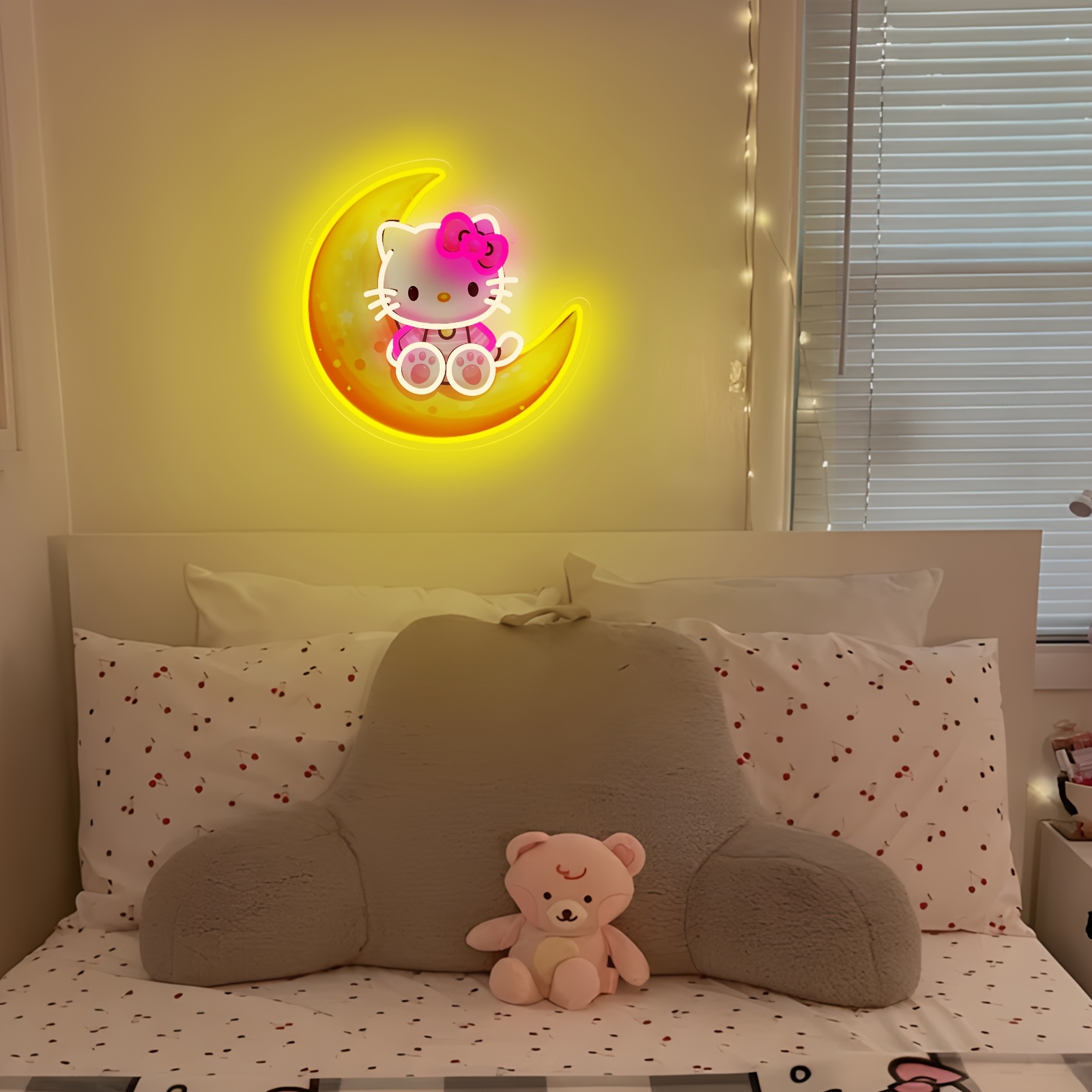 Hello Kitty on Moon Yellow Cut - مراجعة Lighting Decoration On Wall وسعره