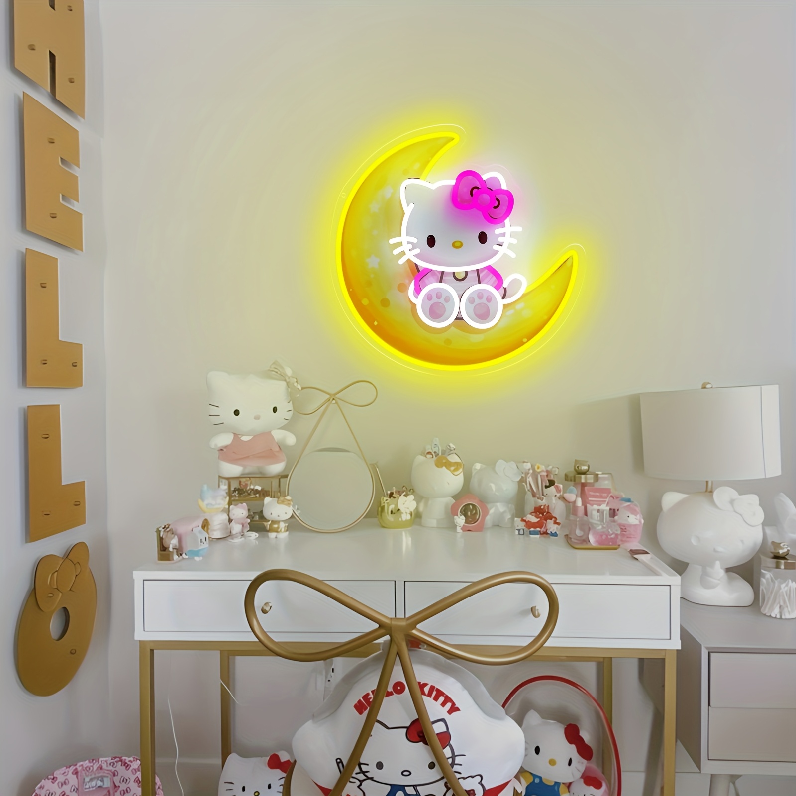 Hello Kitty on Moon Yellow Cut - مراجعة Lighting Decoration On Wall وسعره
