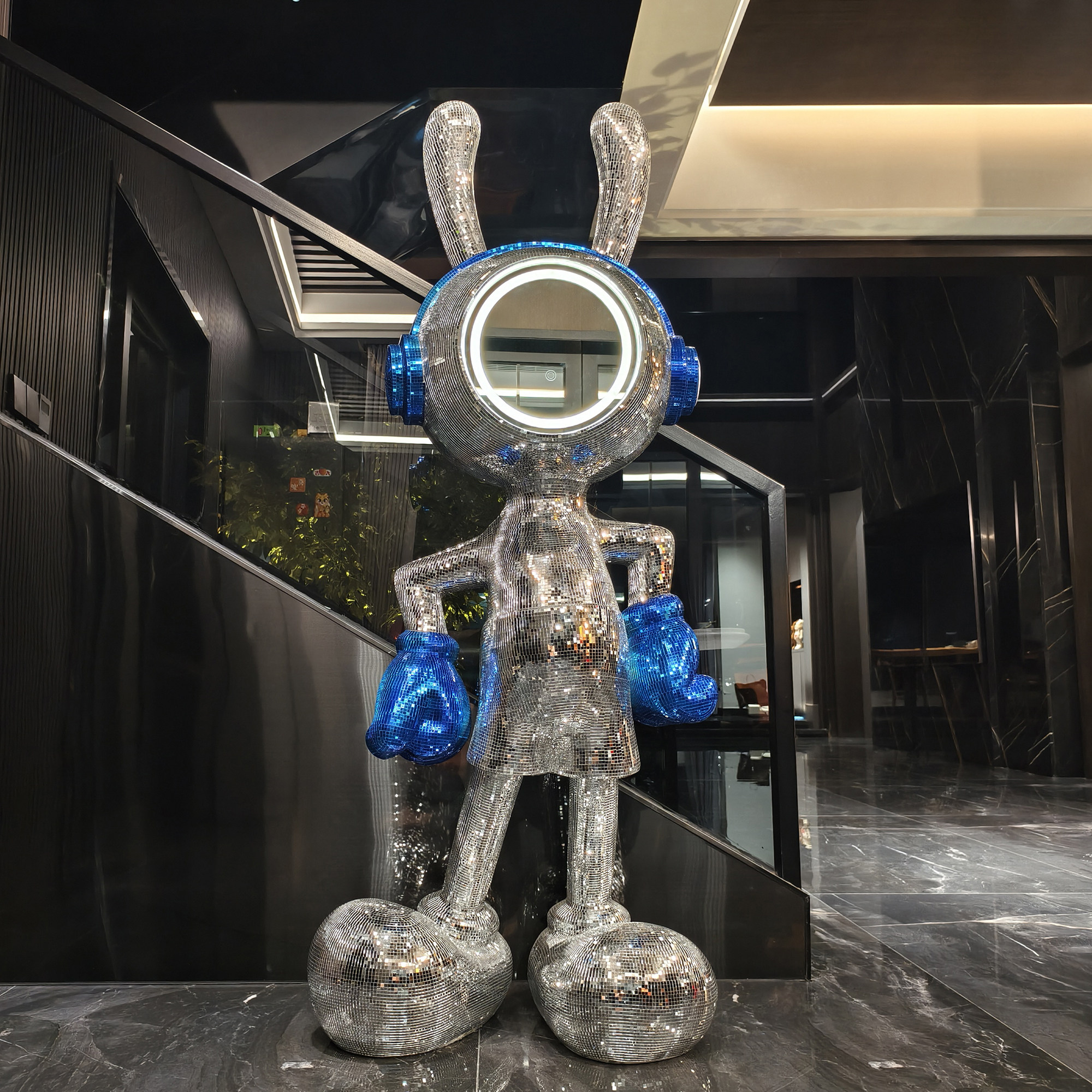 Space Rabbit Mickey Floor Stan - مراجعة Lighting Decor Company وسعره