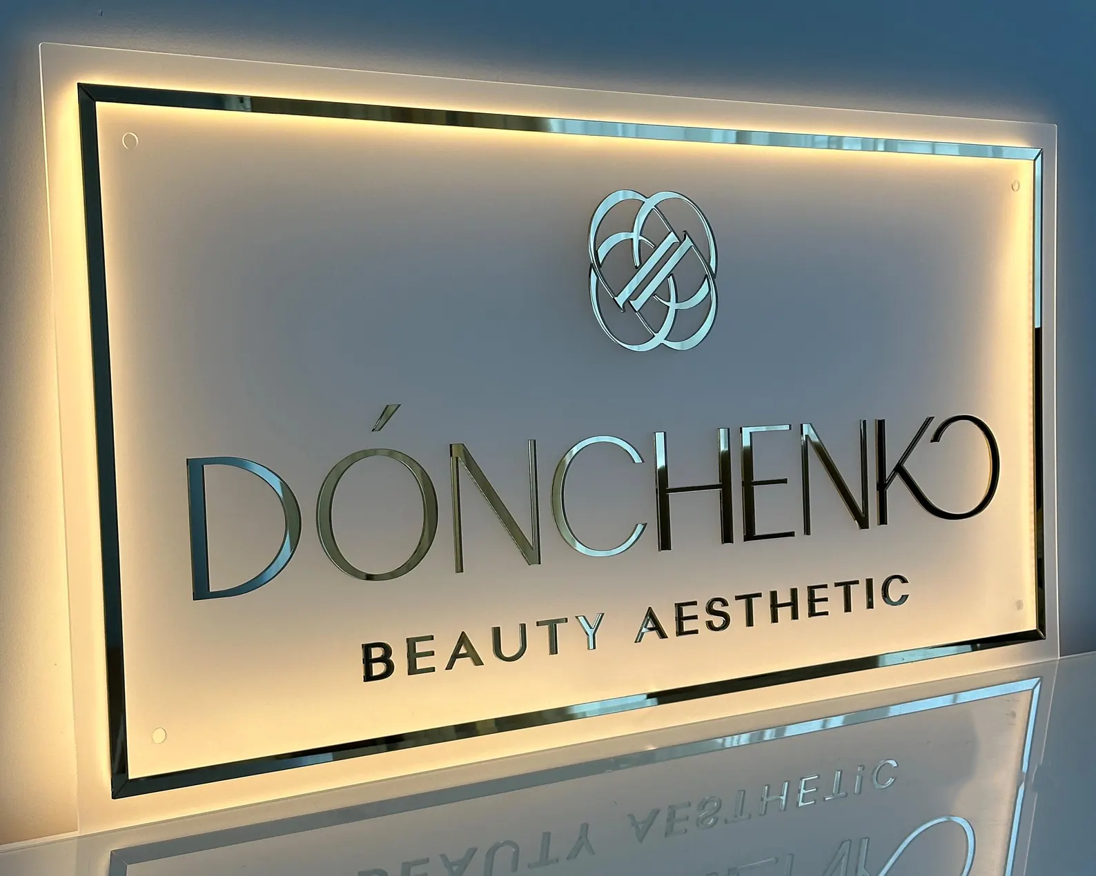 Custom Business Logo LED Sign  - مراجعة Lighting Decor Company وسعره
