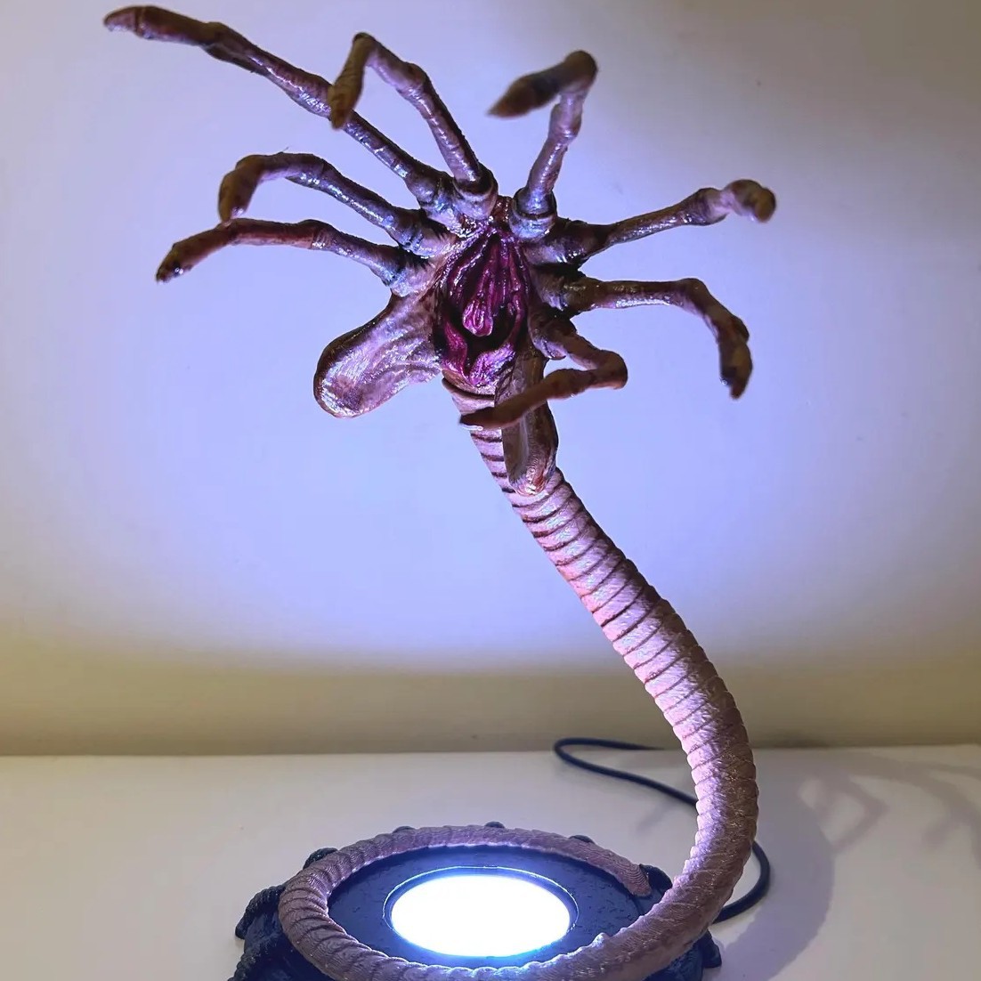 Alien Facehugger Lamp Nightlig - مراجعة Decor Lighting Lamps وسعره