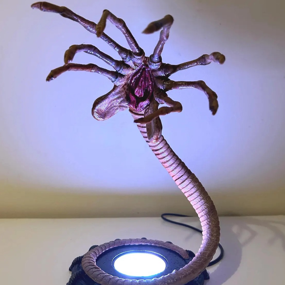 Alien Facehugger Lamp Nightlig - مراجعة Decor Lighting Lamps وسعره