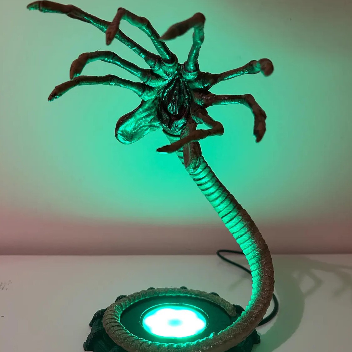 Alien Facehugger Lamp Nightlig - مراجعة Decor Lighting Lamps وسعره