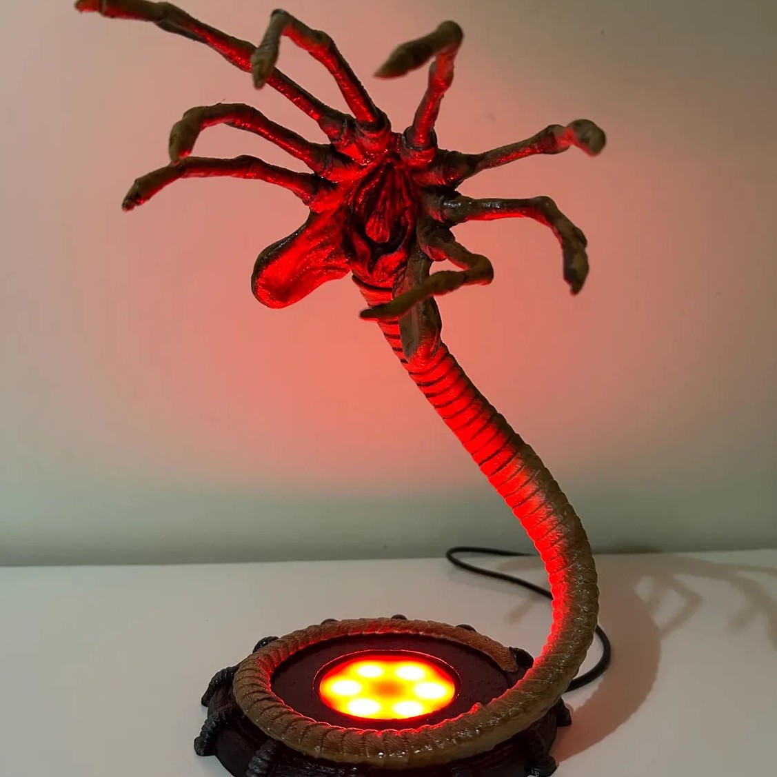 Alien Facehugger Lamp Nightlig - مراجعة Decor Lighting Lamps وسعره